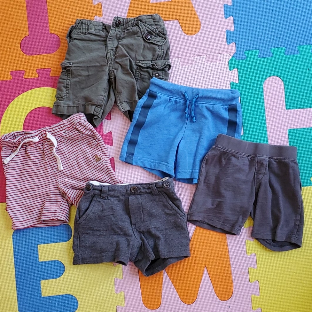 Bundle of boys shorts, size 12 months